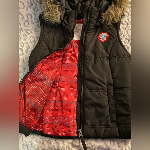 Aeropostale Black Detachable Hood Puffer Vest - Picture 3 of 9